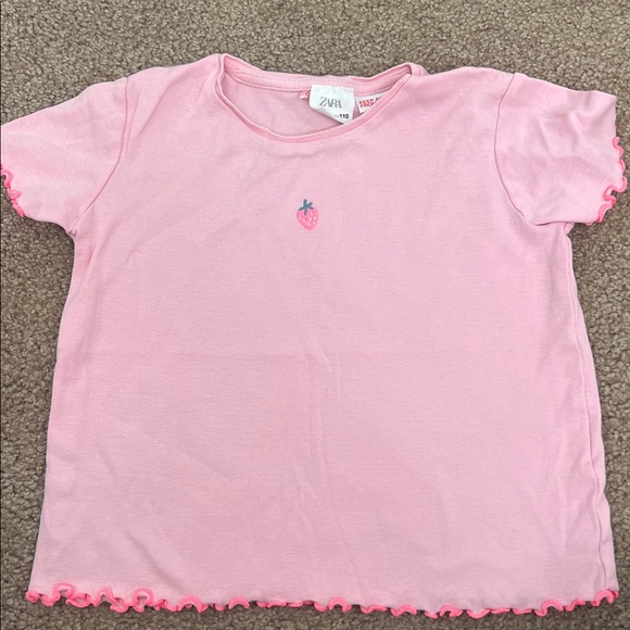 Zara Set with Strawberry Design - Picture 4 of 6